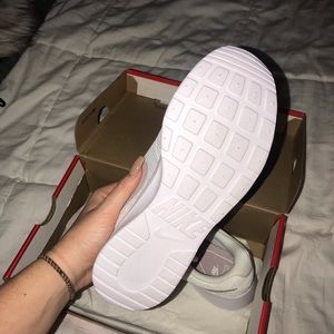 Brand new NIKE TANJUN SIZE 7 sneakers!